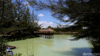 Untuk menuju ke lokasi ini, jaraknya juga terbilang tak terlalu jauh dari Bandara Depati Amir di Pangkal Pinang, yakni hanya memakan waktu sekitar 30 menit saja.
