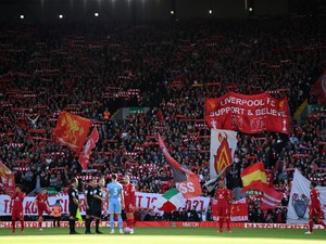Manchester City di Anfield: Dulu Ditimpuk Botol, Sekarang Diludahi