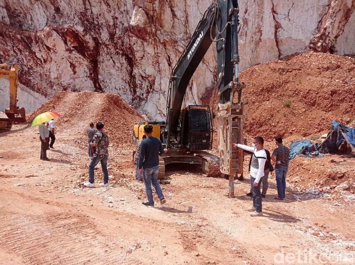 Lokasi tambang ilegal milik oknum Kades di wilayah Desa Tahunan Kecamatan Sale, Rembang, Senin (4/10/2021).
