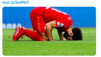 Kantor berita Reuters menurunkan berita Jurgen Klopp menyebut gol spektakuler Salah akan diingat sampai 50 tahun lamanya. Foto: Twitter