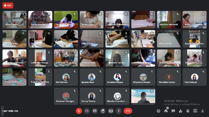 Sekolah Kristen IPEKA Balikpapan menggelar 'Balikpapan IPEKA Cup (BIC) 2021' secara daring guna menjaga kreativitas murid di masa pandemi. 

BIC 2021 adalah ajang perlombaan digital yang mempertandingkan cabang-cabang seni untuk murid SD hingga SMA atau berusia 9 hingga 18 tahun.