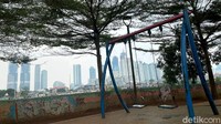 Padahal taman itu kerap dikunjungi anak-anak untuk bermain terlebih saat sore hari.
