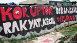 Mural Koruptor Dirangkul Rakyat Kecil Dipukul Mejeng di Jakarta