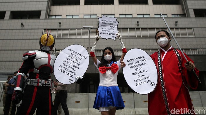 'Naruto' hingga 'Sailor Moon' Geruduk Kedubes Jepang, Ada Apa? Sejumlah aktivis lingkungan menggelar aksi unjuk rasa di depan Kedutaan Besar Jepang. Dalam aksinya mereka minta Jepang menghentikan pendanaan PLTU Indramayu 2.