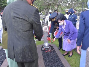 Sambut HUT Ke-76, TNI Ziarah Nasional ke Makam Sukarno, Soeharto, dan Habibie