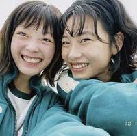 Sayangnya, penonton Squid Game tak bisa melihat momen Ji Yeong dan Kang Sae Byeok berlibur ke Pulau Jeju bersama. Tak sedikit yang mengharapkan sekuel Squid Game untuk melihat kisah persahabatan mereka. Foto: dok Instagram leeyoum262