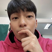 Inilah karakter Squid Game yang bikin penonton oleng dengan ketampanannya. Aksi petugas polisi Hwang Jun Ho (pemain Wi Ha Joon) saat menyelinap dalam permainan bertahan hidup menambahkan ketegangan cerita. Foto: dok Instagram wi__wi__wi