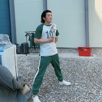 Preman Squid Game satu ini membuat penonton emosi dengan tingkahnya. Namun, Heo Sung Tae yang memerankan Jang Deok Su aslinya tak kalah gemas dari pemain lain. Ia mengunggah ulang sejumlah foto dirinya yang diedit dengan filter kucing oleh fans. Foto: dok Instagram heosungtae