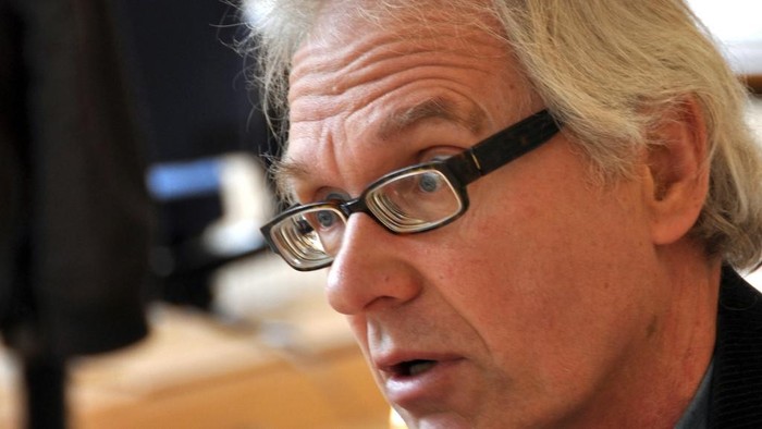 (FILES) In this file photo taken on March 13, 2015 Swedish artist Lars Vilks known for his drawing of the prophet Muhammed is awarded with the Danish freedom of the press award in Copenhagen. - Swedish cartoonist Lars Vilks, who lived under police protection after his 2007 depiction of the Prophet Mohammed prompted death threats, died October 3, 2021 in a car accident. (Photo by DAVID LETH WILLIAMS / SCANPIX DENMARK / AFP)
