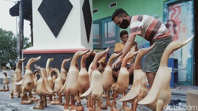 Perajin Miniatur Bebek Bambu Tetap Eksis di Saat Pandemi