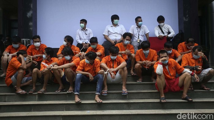 Bareskrim Polri terus memerangi peredaran narkoba. Mereka menangkap belasan tersangka dari empat kasus berbeda.