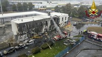 Pesawat ini menabrak gedung kosong di pinggiran kota Milan, Italia, Minggu (3/10/2021) waktu setempat.