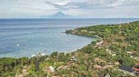 Melansir Antara, Lombok yang memiliki julukan Pulau Pedas, lebih lekat dengan jargon Pulau Seribu Masjid, karena mayoritas penduduknya beragama Islam.  
