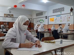 Mengisi Waktu saat Nataru, Psikolog: Banyak Baca dan Nonton Komedi!