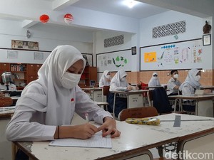Mengisi Waktu saat Nataru, Psikolog: Banyak Baca dan Nonton Komedi!