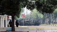 Alutsista juga mejeng di depan Istana Negara Jakarta dengan penjagaan dan pengawalan personel dari matra masing-masing.