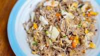 Nasi goreng keipiting dijamin bikin ketaghan.Meskipun bumbunya minimalis tetapi daging kepiting yang gurih jadi kunci kelezatannya. Resepnya bisa kamu lihat di sini! Foto: iStock
