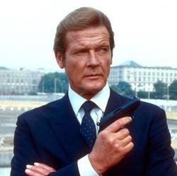 Adegan Seks Tersulit Roger Moore di James Bond