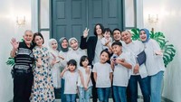 Kebersamaan bersama keluarga besar merayakan ulang tahun Rizky Langit Ramadhan. Foto: Instagram Rossa