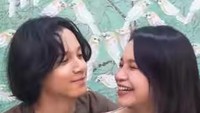 Rizky memang tinggal dengan Rossa. Foto: Instagram Rossa