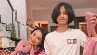 Aduh Rossa kalah jauh nih tingginya dengan Rizky Langit Ramadhan. Foto: Instagram Rossa