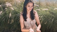 Sabrina Anggraini juga pernah menjadi host di program Jejak Petualang Trans 7. Karenanya ia sering traveling sambil kulineran seperti ini. Foto: Instagram @sabrinaanggraini