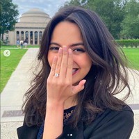 Kapan mulai kenal dan dekat? Kita berdua jadian tanggal 4 Oktober 2019, tepat 2 tahun lalu di Tokyo. Ceritanya dulu @sabrinaanggraini lagi jalan2 ke Tokyo sama temen2nya, lalu gw nekat nyamperin aja. 🤣 Kalau waktu itu ga pergi, kayanya ceritanya ga akan sampai saat ini, tulis Belva. (Foto: Instagram/@belvadevara)