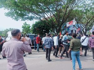Mahasiswa Demo di Pemprov Banten Berkerumun, Polisi Ingatkan Sanksi Prokes