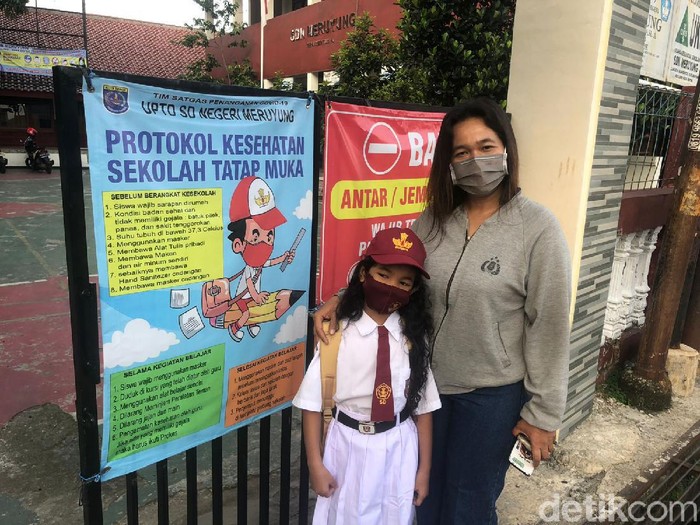 Sekolah Tatap Muka di SDN Meruyung, Senin (4/10/2021)