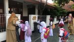 Penuh Antusias, Begini Potret Sekolah Tatap Muka Hari Pertama di Depok
