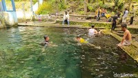 Untuk mencapai lokasi ini, jika pengunjung dari arah Kota Magelang perjalanan sampai di Pertigaan Blabak. Kemudian, menyusuri jalan menuju arah Sawangan. Pengunjung nantinya akan menemukan papan penunjuk menuju Sendang Maren. (Eko Susanto/detikTravel)