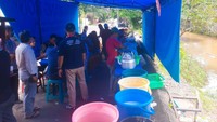 Lokasinya ada di Jalan Semboja No. 38, Bogor Tengah, Bogor, Jawa Barat. Walaupun hanya warung tenda sederhana dan tepat di samping kali, Soto Mang Bonin selalu ramai pelanggan. Foto: detikFood/Yenny Mustika Sari