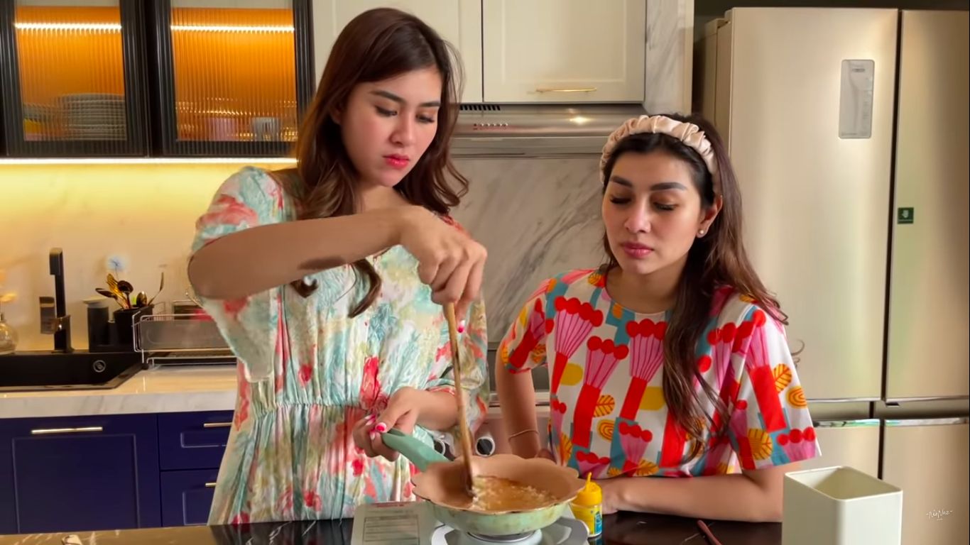 Serunya Syahnaz Sadiqah dan Nisya Ahmad Lomba Bikin Permen Dalgona 'Squid Game'