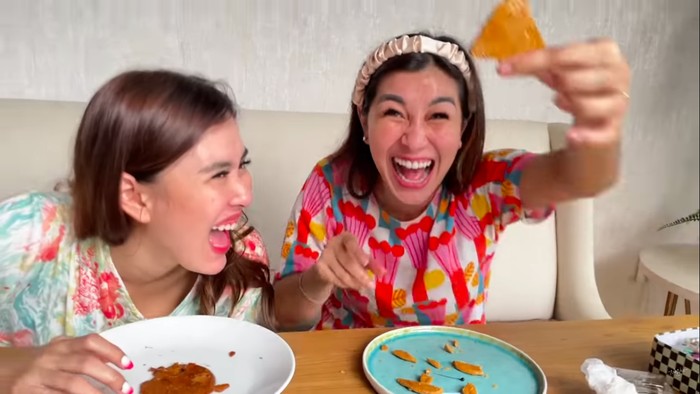 Syahnaz dan Nisya Ahmad bikin dalgona candy Serunya Syahnaz Sadiqah dan Nisya Ahmad Lomba Bikin Permen Dalgona Squid Game