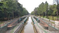 Kawasan pedestarian ini bernama Jaletreng River Park.