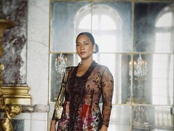 7 Gaya Tara Basro Berkebaya di Istana Versailles Prancis, Cantik Bersahaja