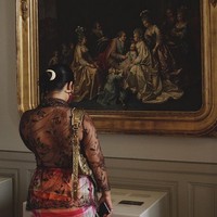 Ahhhh senangnya dimana pun berada KK selalu mencintai pakaian adat Indonesia, tulis netizen. stunning and elegant. and without hesitation in portraying Indonesian culture and traditional dress, puji netizen lainnya. Foto: dok. Instagram/@tarabasro