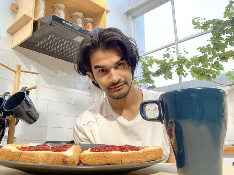 Tengku Tezi Pamer Momen Makan Sandwich hingga Soto Bathok di Jogja