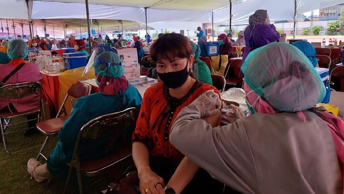 vaksinasi covid-19 di surabaya