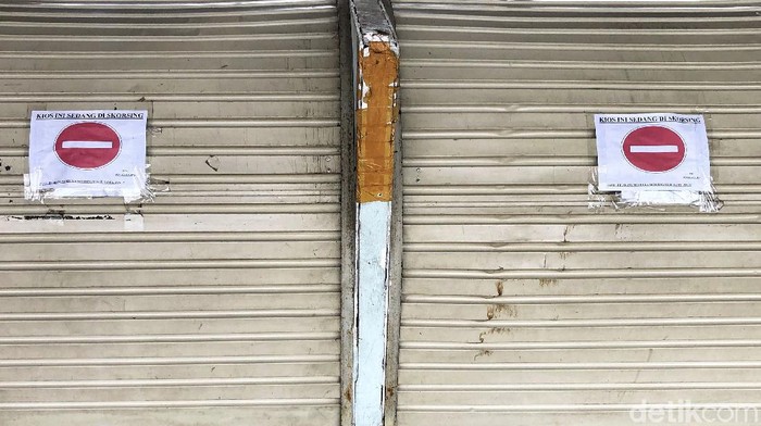 Waduh, Puluhan Kios di Skybridge Tanah Abang Tutup hingga Disegel Sejumlah kios di skybridge Tanah Abang tampak tutup, bahkan beberapa di antaranya diberi tanda segel. Ada apa?