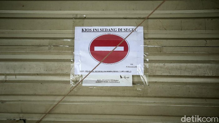 Waduh, Puluhan Kios di Skybridge Tanah Abang Tutup hingga Disegel Sejumlah kios di skybridge Tanah Abang tampak tutup, bahkan beberapa di antaranya diberi tanda segel. Ada apa?