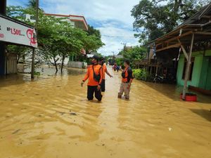Tanggul Sungai Belu Jebol, Warga Lampung Diminta Waspadai Banjir Susulan