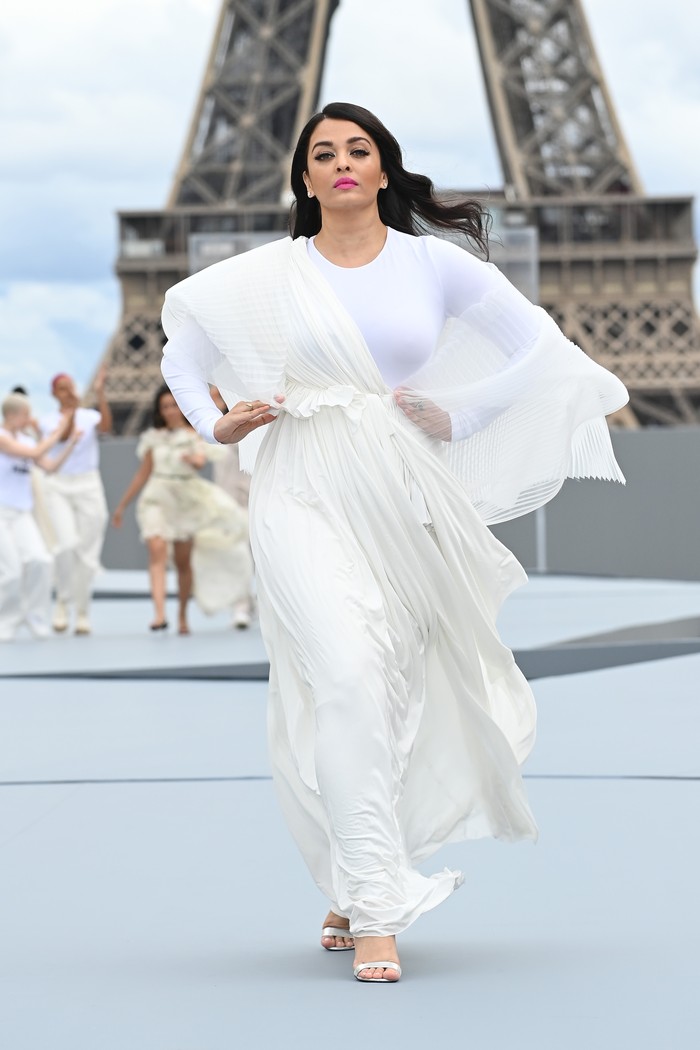 PARIS, FRANCE - OCTOBER 03: (L-R) Amber Heard and Aishwarya Rai Bachchan walk the runway during 