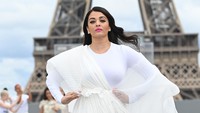 Aishwarya Ray Bachchan diperkirakan memiliki total kekayaan 100 juta dolar dari pekerjaannya sebagai aktris hingga bintang iklan. Pemeran Mohabbatein itu dibayar mahal buat penampilannya sebagai brand ambassador produk kecantikan sehingga pundi-pundi uangnya mencapai Rp 1,4 triliun per tahun. (Foto: Getty Images For LOreal/Pascal Le Segretain)