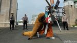 Ada Aksi Monster Gurita Raksasa di Gedung DPR
