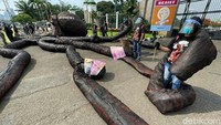 Banyak kalangan menilai Undang-undang ini hanya dibuat untuk memberikan karpet merah terhadap elit politik dan para pengusaha (1%).