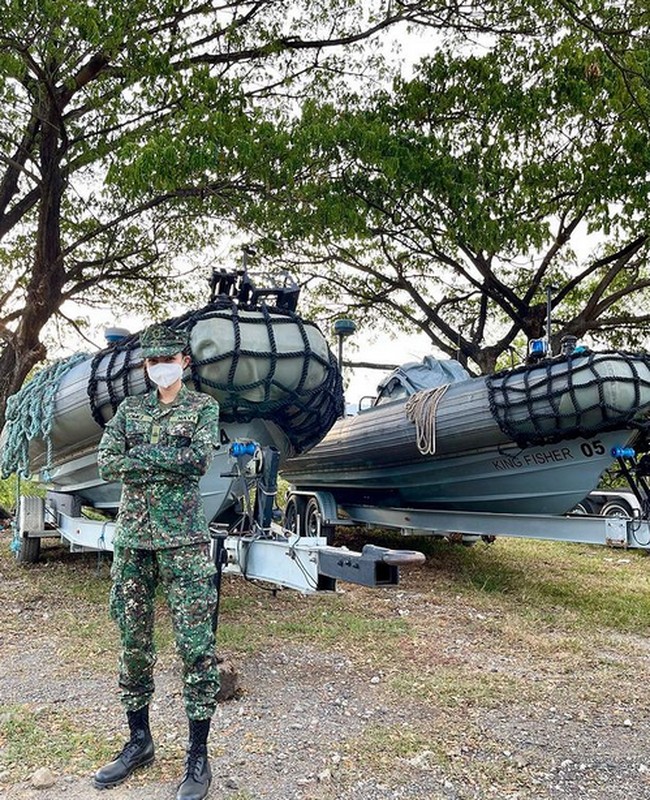Di balik penampilannya yang feminin, siapa sangka bahwa Beatrice bekerja di bidang militer. Inilah potretnya berseragam militer. Foto: dok. Instagram/@beatriceluigigmz