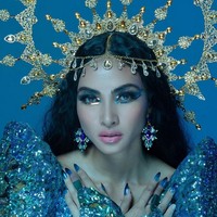 Inilah penampakan Beatrice dengan makeup dan kostum dramatis untuk penampilannya di Miss Universe 2021. Foto: dok. Instagram/@beatriceluigigmz