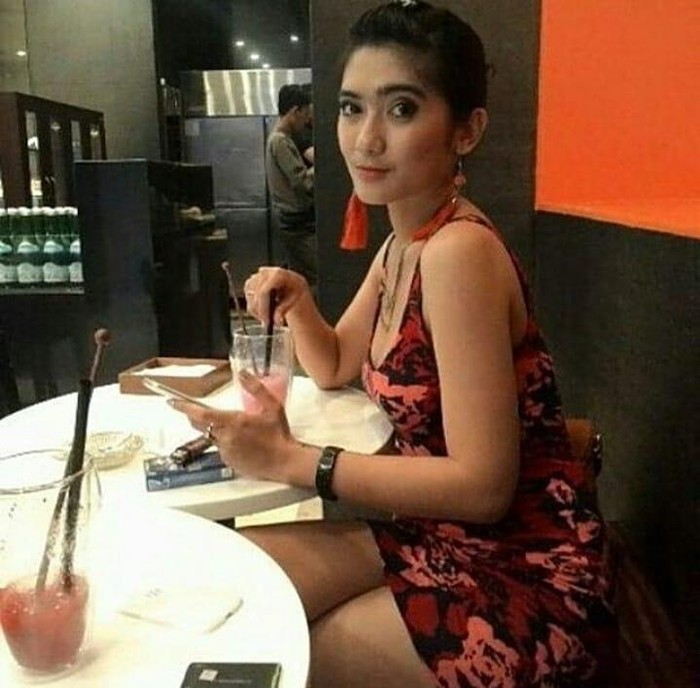 Begini Gaya Menawan Revi Mariska, Bintang Kolosal yang Hobi Makan Steak Begini Gaya Menawan Revi Mariska, Bintang Kolosal yang Hobi Makan Steak