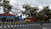 Pemandangan itu membuat kawasan terminal seluas 3,2 hektare tersebut tampak meriah.   